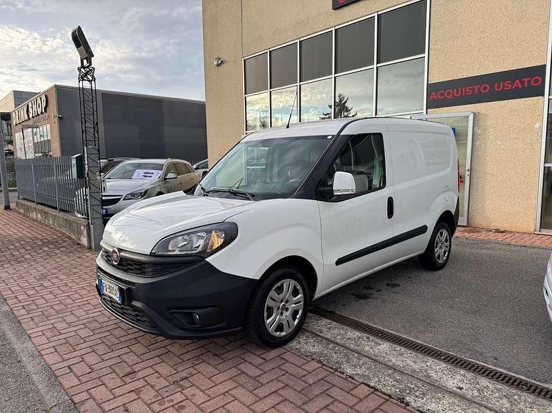 Usata Fiat Doblò 105 CV (77 kW) 2019 Bianco Monovolume
