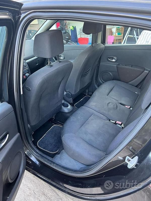 Usata Renault Clio II 85 CV (62 kW) 2006 Nero Berlina