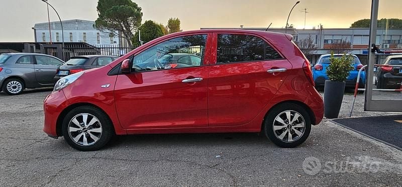 Usata Kia Picanto 70 CV (51 kW) 2016 Rosso Utilitaria