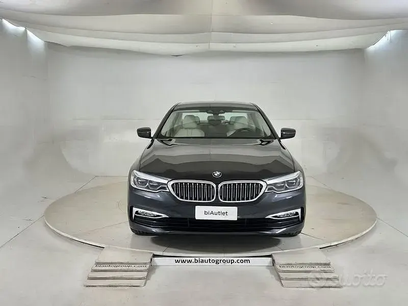 Usata BMW 530 Luxury Line 249 CV (183 kW) 2018 Grigio Berlina