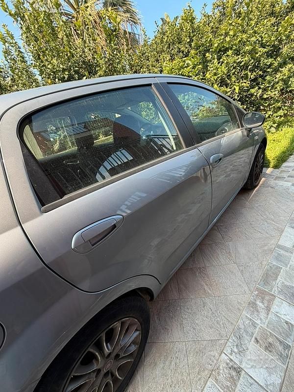 Usata Fiat Punto 69 CV (50 kW) 2013 Grigio Utilitaria