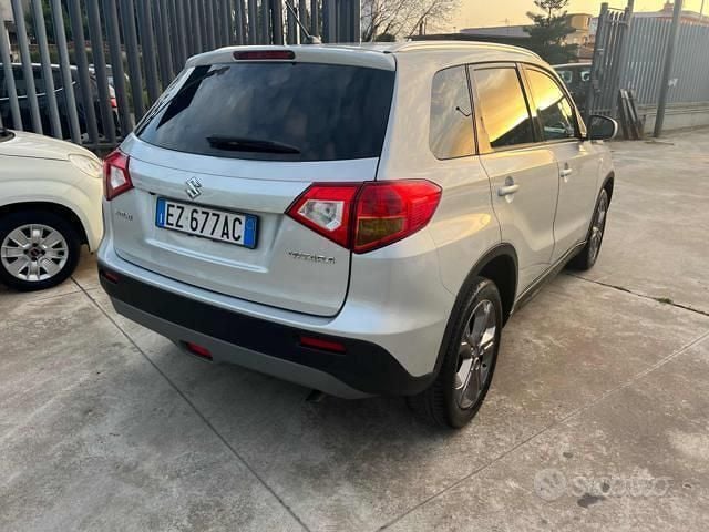 Usata Suzuki Vitara 120 CV (88 kW) 2015 Gray SUV