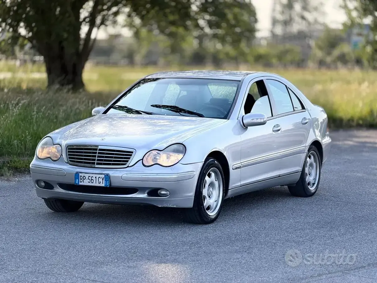 Usata Mercedes C200 163 CV (119 kW) 2000 Grigio Berlina