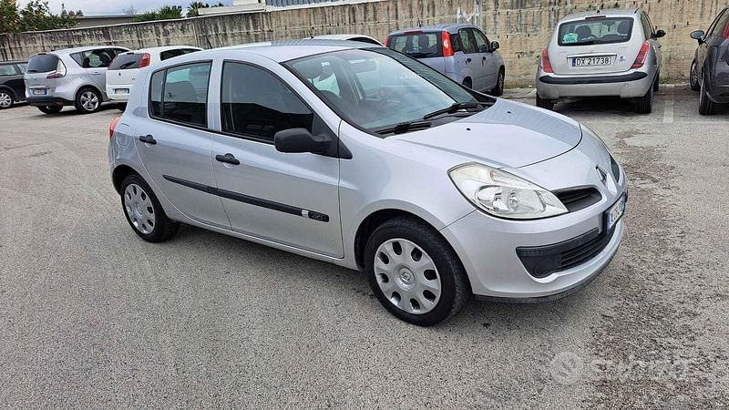 Usata Renault Clio II 70 CV (51 kW) 2006 Grigio Berlina
