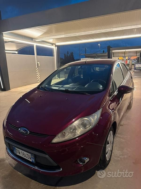 Usata Ford Fiesta 80 CV (58 kW) 2009 Rosso Utilitaria
