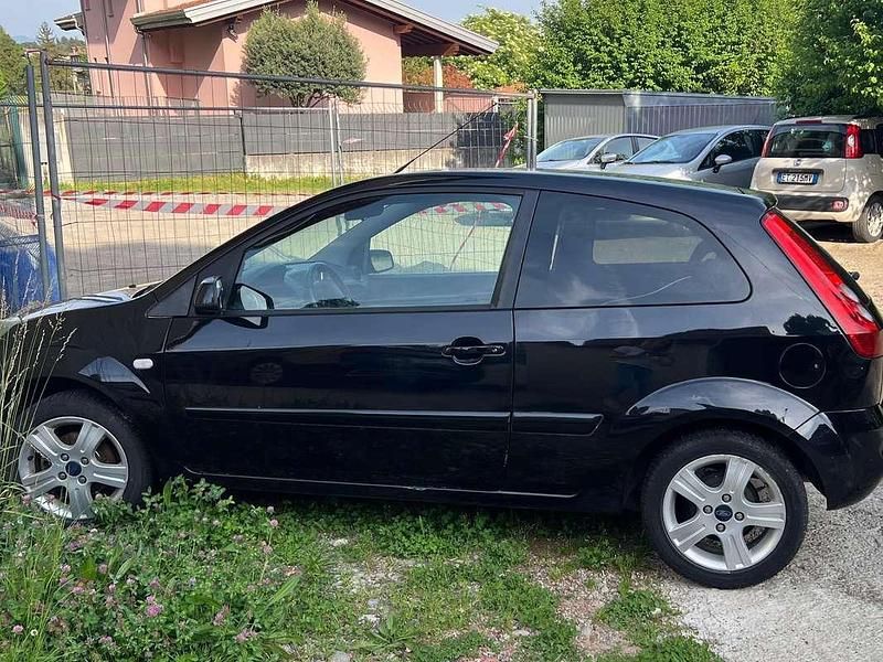 Usata Ford Fiesta Ghia 75 CV (55 kW) 2008 Utilitaria
