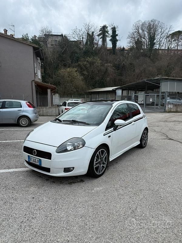 Usata Fiat Grande Punto Sport 90 CV (66 kW) 2008 Bianco Utilitaria