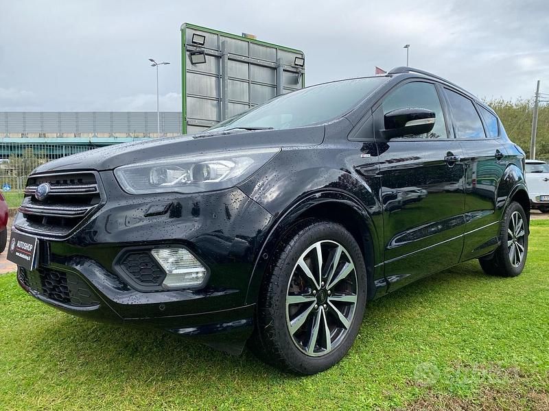 Usata Ford Kuga ST-Line 121 CV (88 kW) 2017 Nero SUV