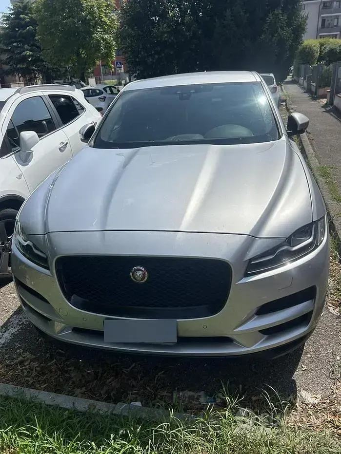 Usata Jaguar F-Pace 180 CV (132 kW) 2018 Grigio SUV