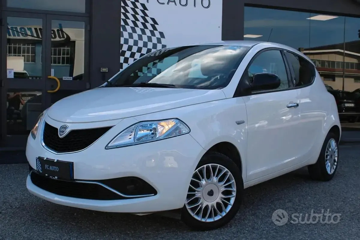 Usata Lancia Ypsilon Gold 69 CV (50 kW) 2017 Bianco Utilitaria