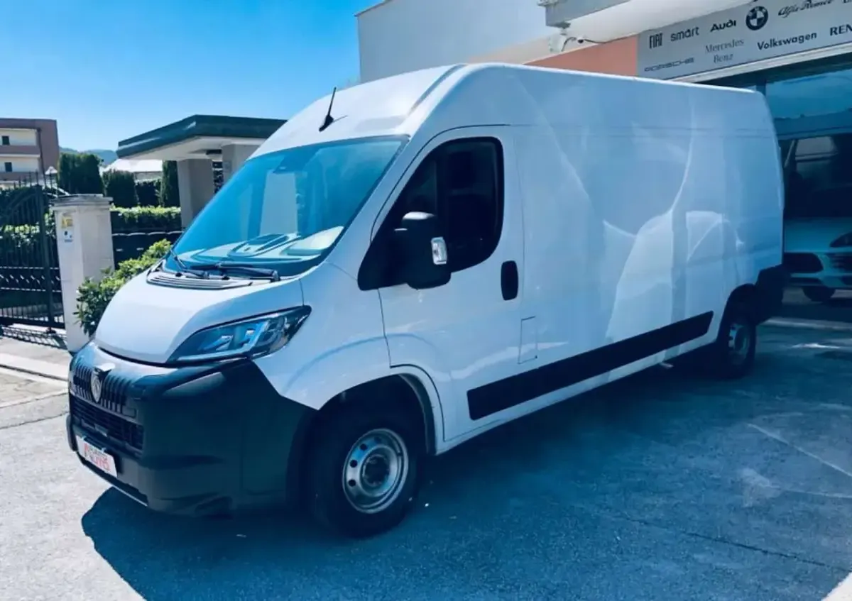 Usata Peugeot Boxer S 140 CV (102 kW) 2024 Bianco Furgone