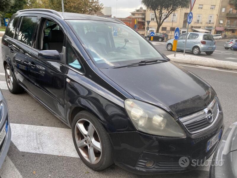 Usato 2006 Opel Zafira 1.9 Diesel 150 CV (2.900 €)