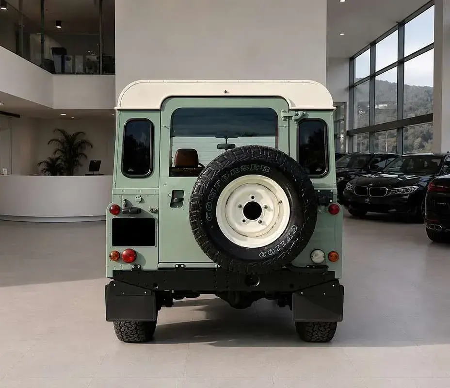 Usata Land Rover Defender 113 CV (83 kW) 1996 SUV