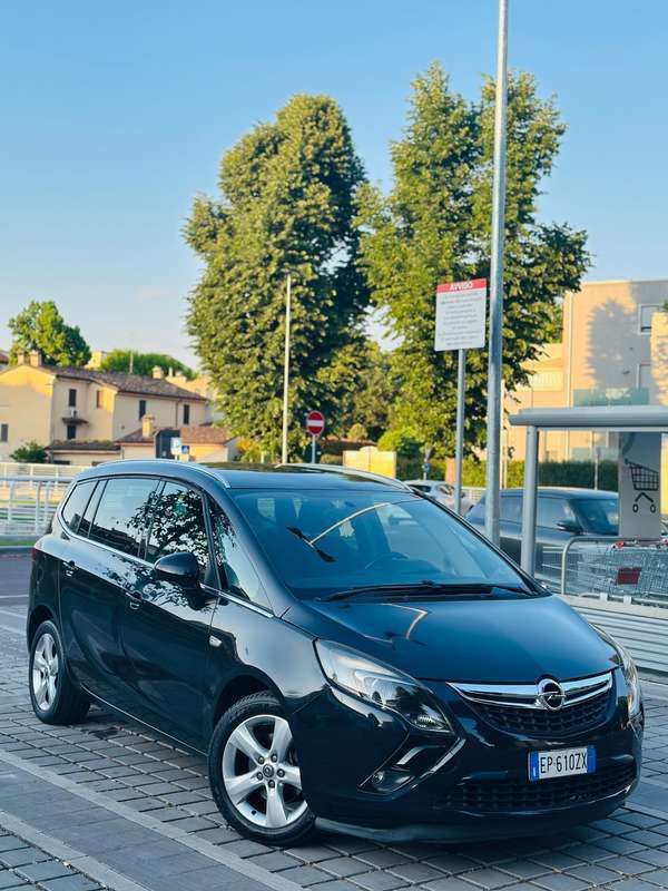 Usata 2014 Opel Zafira Tourer Cosmo Monovolume | 6900 € (Buon prezzo) - Immagine 1/4