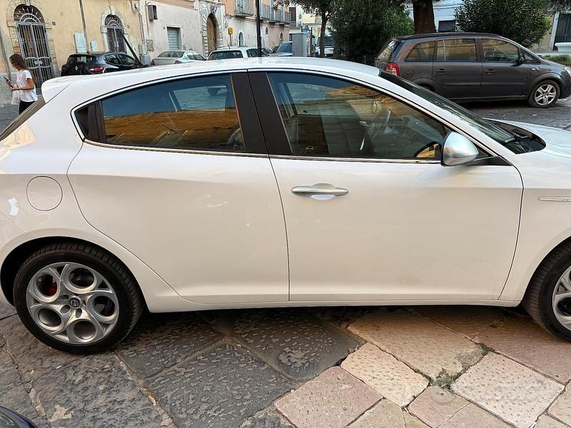 Usata Alfa Romeo Giulietta 120 CV (88 kW) 2019 Bianco Utilitaria