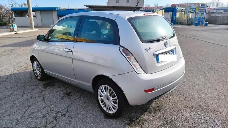 Usata Lancia Ypsilon 60 CV (44 kW) 2009 Argento Utilitaria
