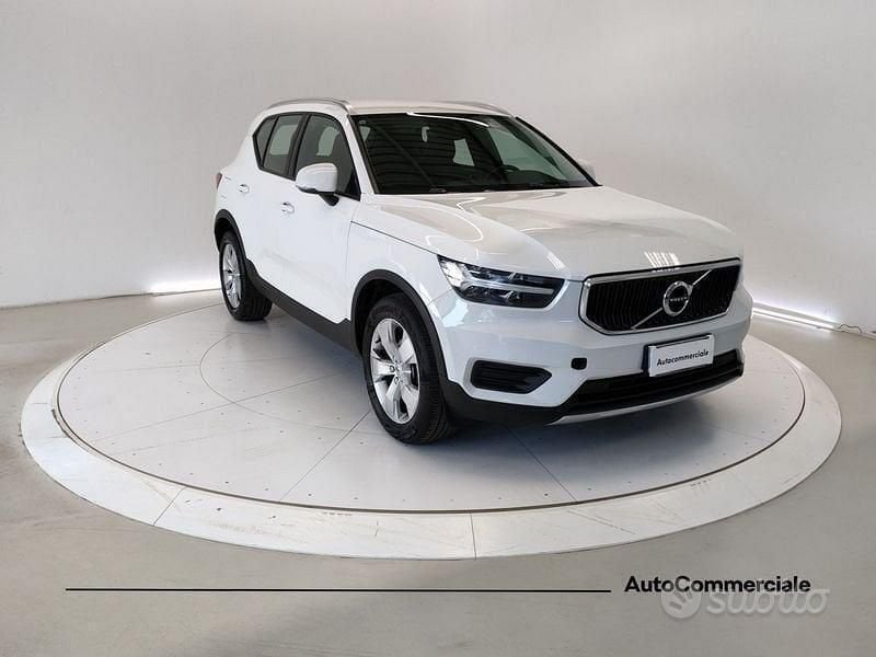 Bianco Usata 2021 Volvo XC40 Momentum SUV | 21.900 € (Super prezzo) - Immagine 1/4