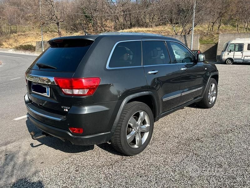 Usata Jeep Grand Cherokee Overland 241 CV (177 kW) 2011 Nero SUV