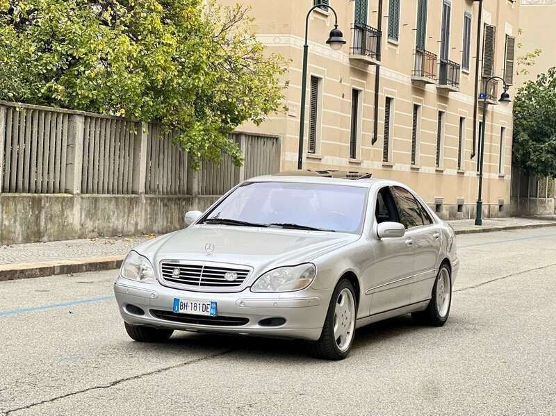 Usata Mercedes S500 299 CV (219 kW) 2000 Argento Berlina