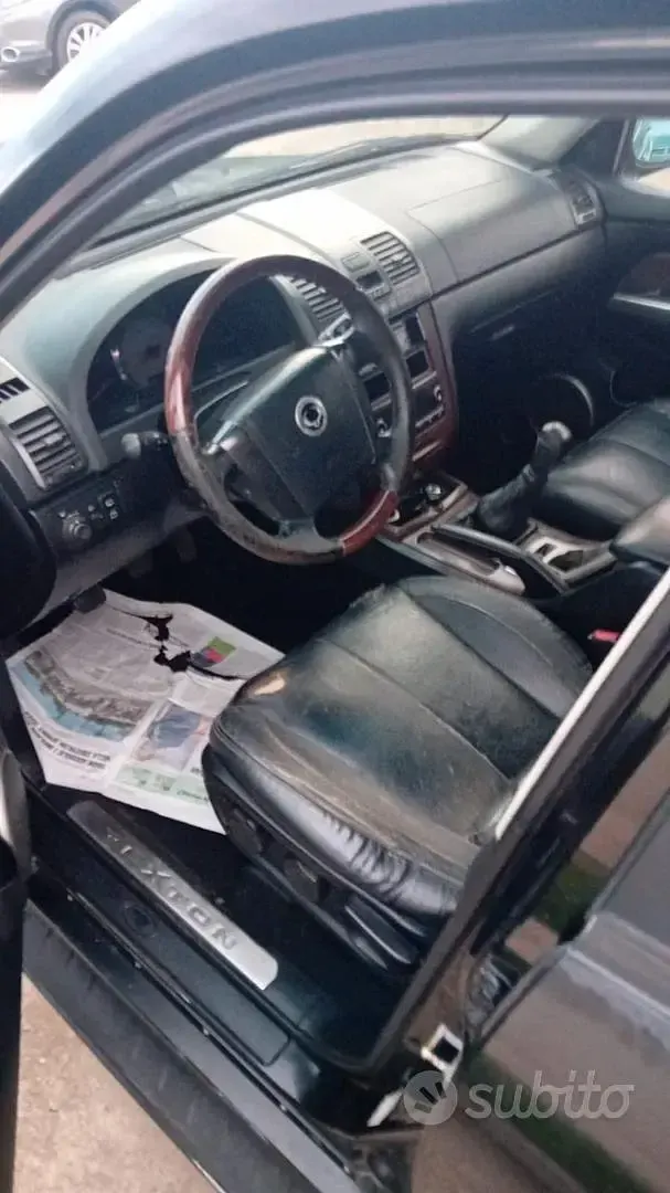 Usata SsangYong Rexton 165 CV (121 kW) 2005 Nero SUV