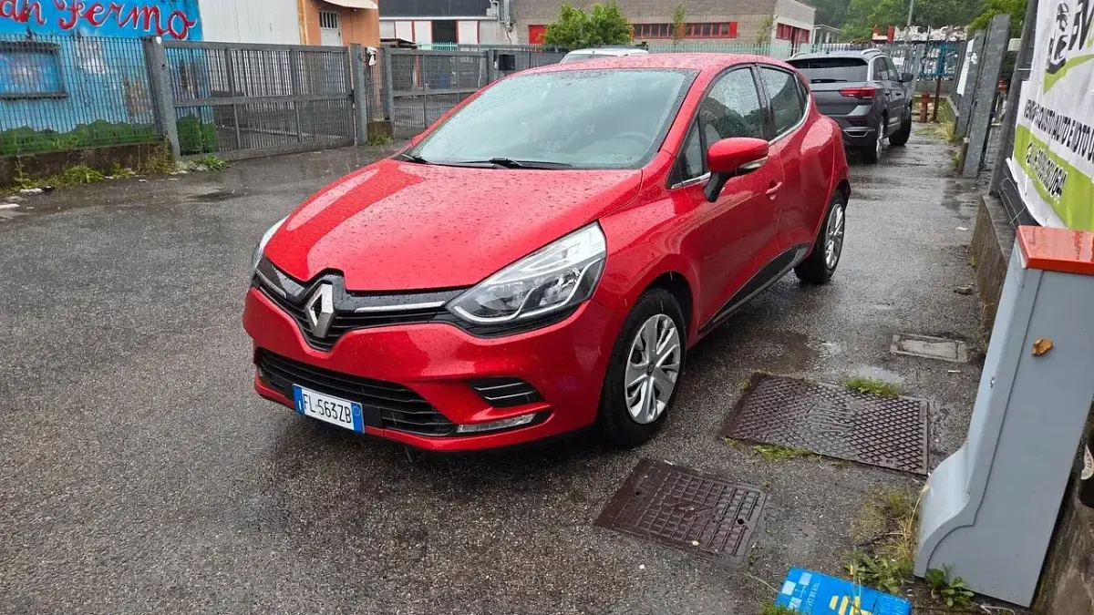 Second-hand Renault Clio IV Intens 73 CP (53 kW) 2017 Roșu Hatchback