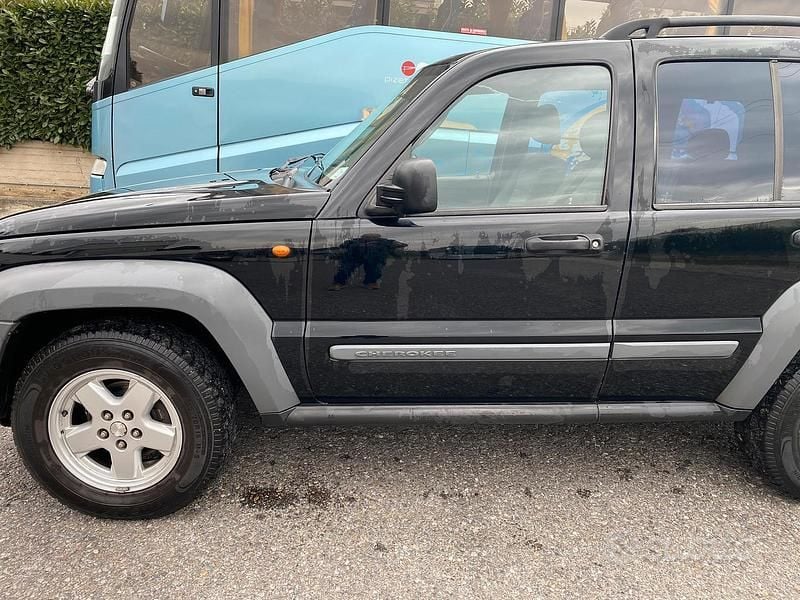 Usata Jeep Cherokee 2005 Nero SUV