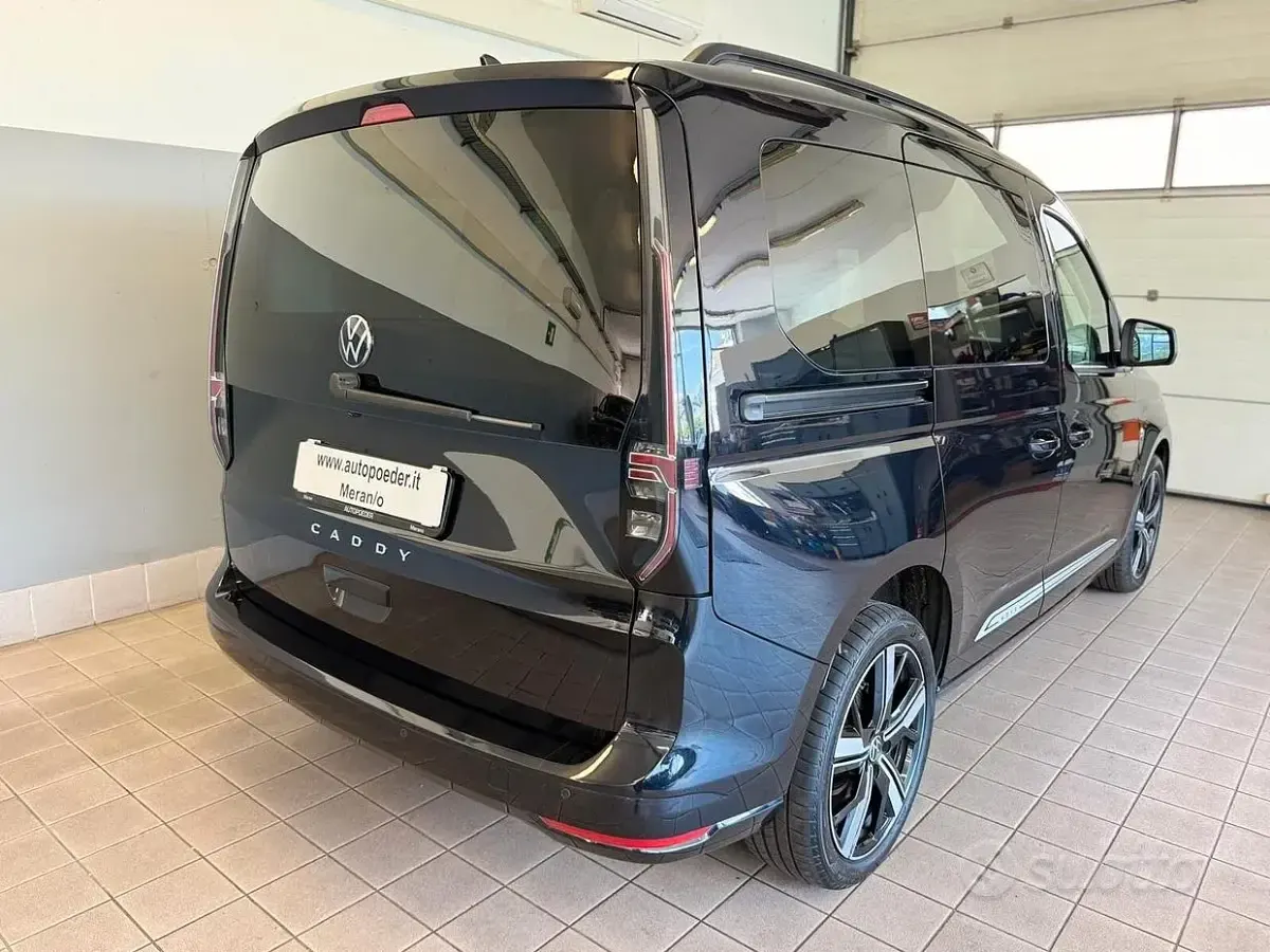 Usata VW Caddy Move 122 CV (89 kW) 2021 Nero Monovolume