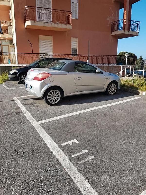 Usata Opel Tigra 69 CV (50 kW) 2006 Grigio Cabrio