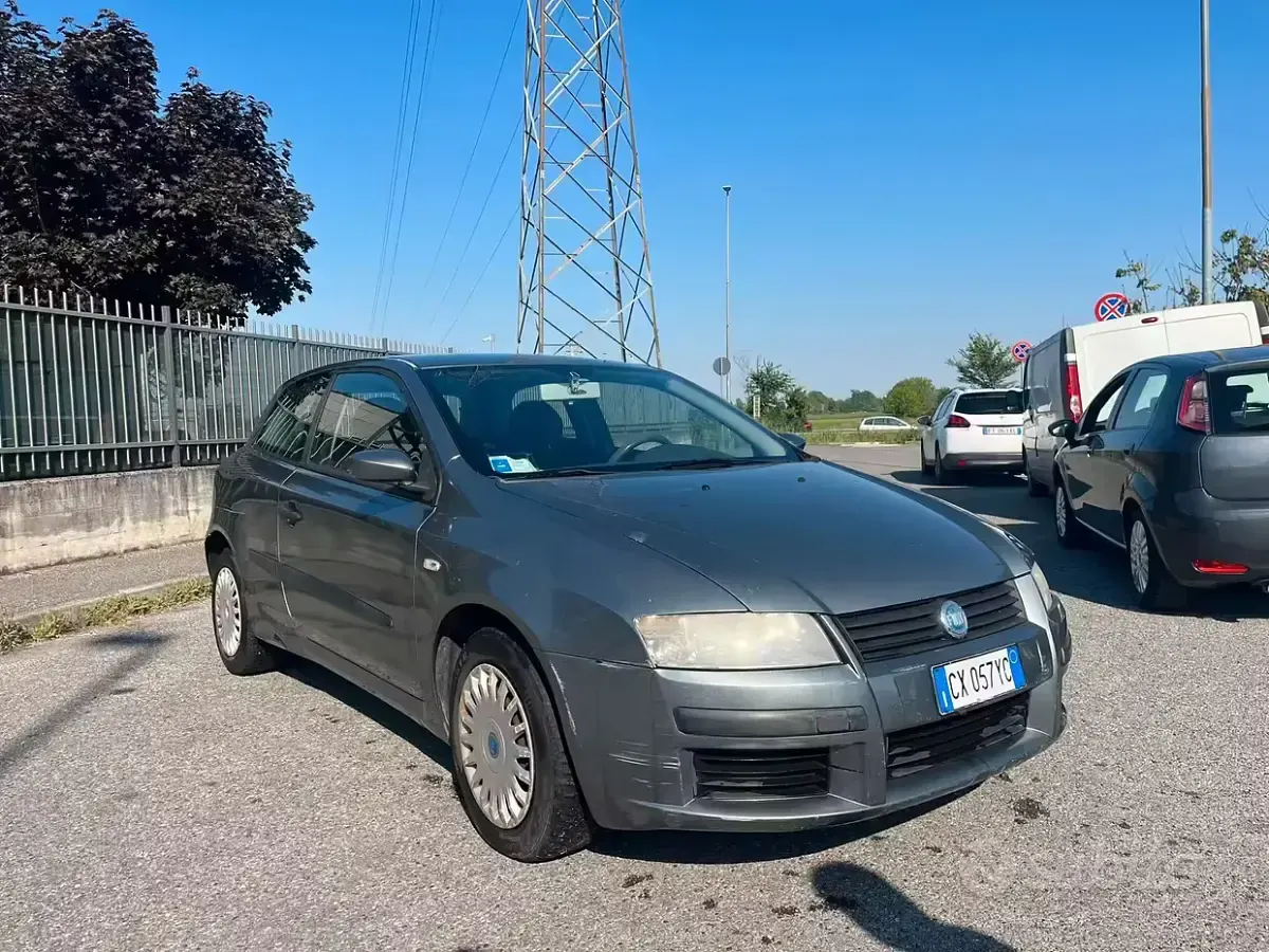 Usata Fiat Stilo 101 CV (74 kW) 2005 Grigio Berlina