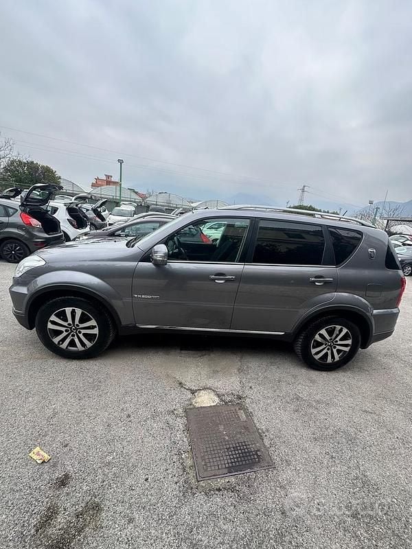 Usata Ssangyong (KGM) Rexton 154 CV (113 kW) 2014 Grigio SUV