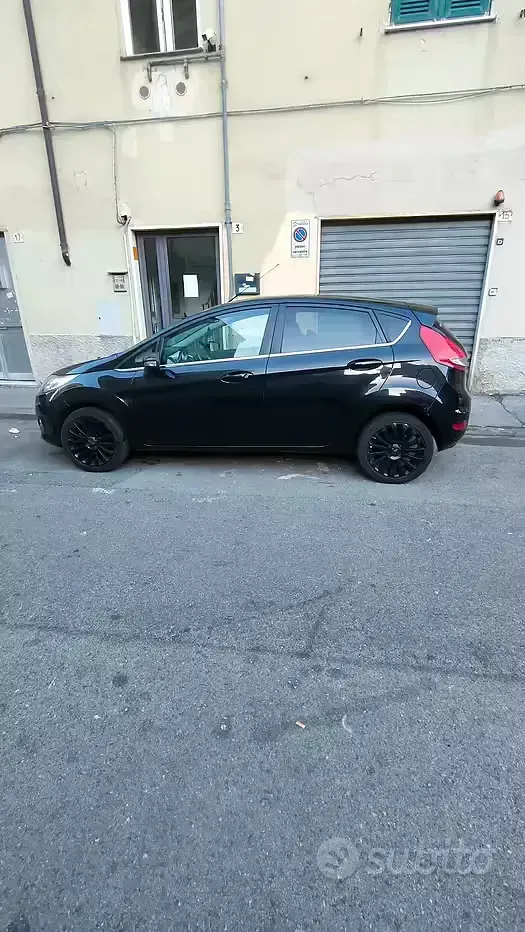 Usata Ford Fiesta 97 CV (71 kW) 2010 Nero Berlina