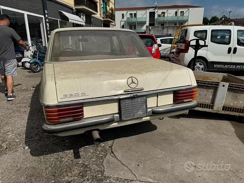 Usata Mercedes 200 95 CV (69 kW) 1970 Berlina