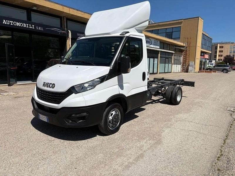 Usata Iveco Daily 136 CV (100 kW) 2021 Bianco Furgone