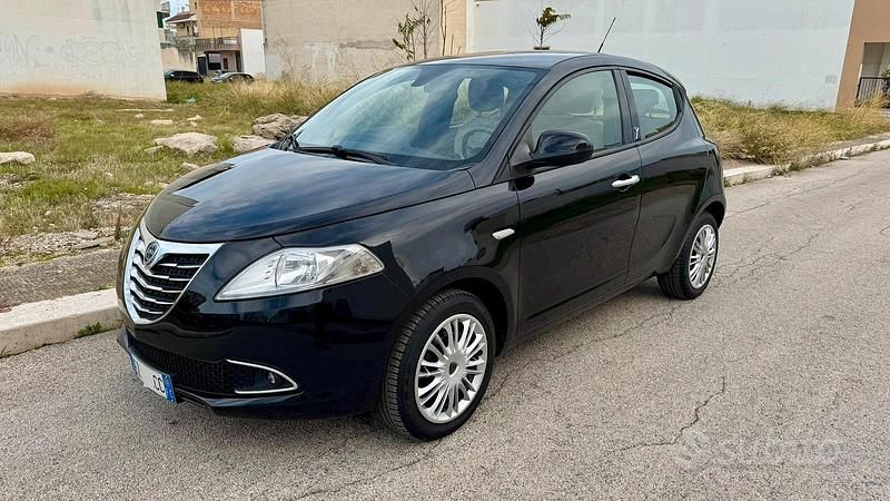 Usata Lancia Ypsilon 69 CV (50 kW) 2015 Utilitaria