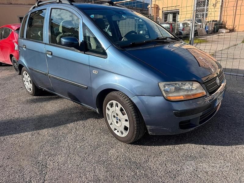 Usata Fiat Idea Emotion 70 CV (51 kW) 2004 Blu Monovolume