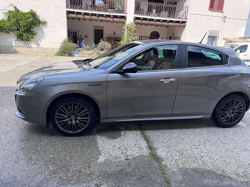 Usata Alfa Romeo Giulietta Exclusive 120 CV (88 kW) 2015 Utilitaria