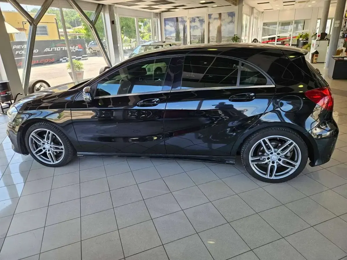 Usata Mercedes A180 Premium 109 CV (80 kW) 2016 Nero Utilitaria