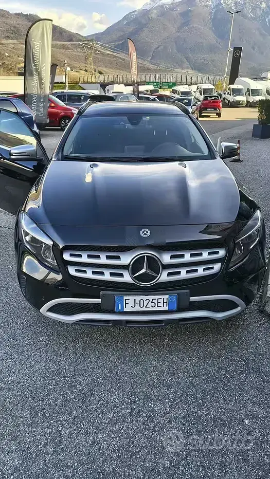 Usata Mercedes GLA200 136 CV (100 kW) 2017 Nero SUV