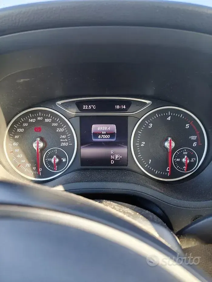 Usata Mercedes B180 109 CV (80 kW) 2019 Bianco Monovolume