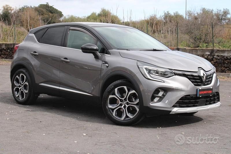 Usata Renault Captur Techno 100 CV (73 kW) 2023 Grigio SUV