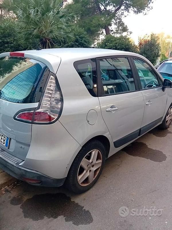 Usata Renault Scénic III 85 CV (62 kW) 2012 Monovolume