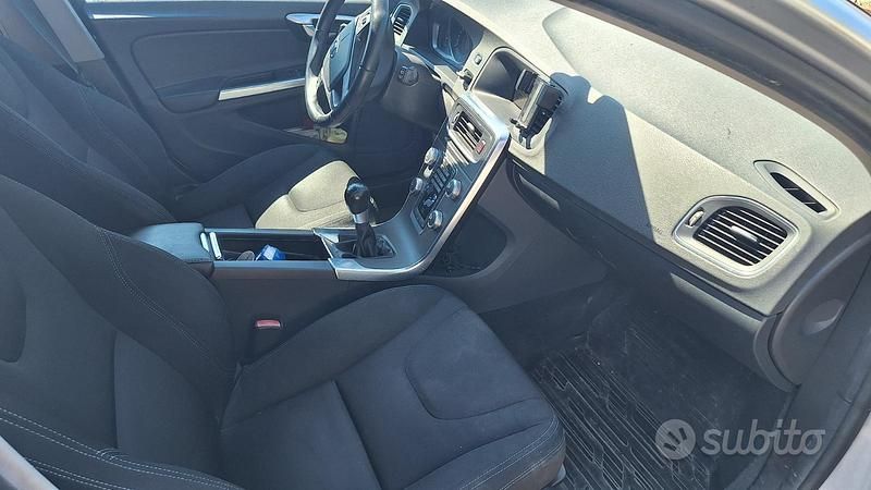 Usata Volvo V60 150 CV (110 kW) 2015 Grigio Station wagon