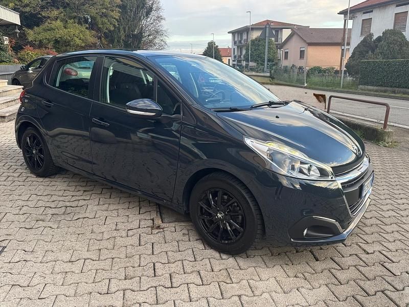 Usata Peugeot 208 Allure 74 CV (54 kW) 2016 Nero Utilitaria