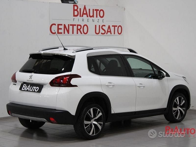Usata Peugeot 2008 Allure 100 CV (73 kW) 2017 Bianco SUV