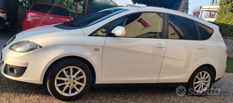 Bianco Usata 2012 Seat Altea XL Monovolume | 3200 € (Buon prezzo) - Immagine 1/4