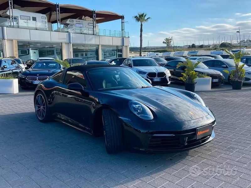 Usata Porsche 992 385 CV (283 kW) 2021 Nero Cabrio