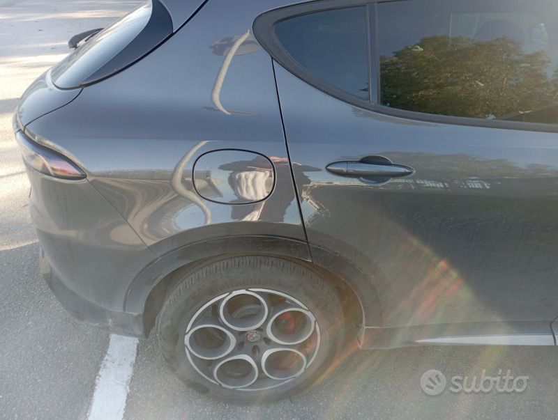 Grigio Usata 2023 Alfa Romeo Tonale SUV | 27.500 € (Cara) - Immagine 1/4