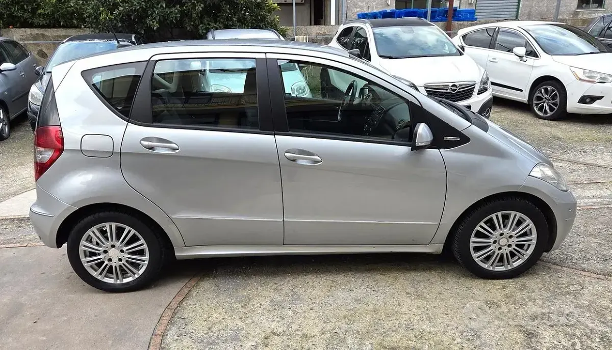 Usata Mercedes A180 Elegance 109 CV (80 kW) 2009 Grigio Berlina