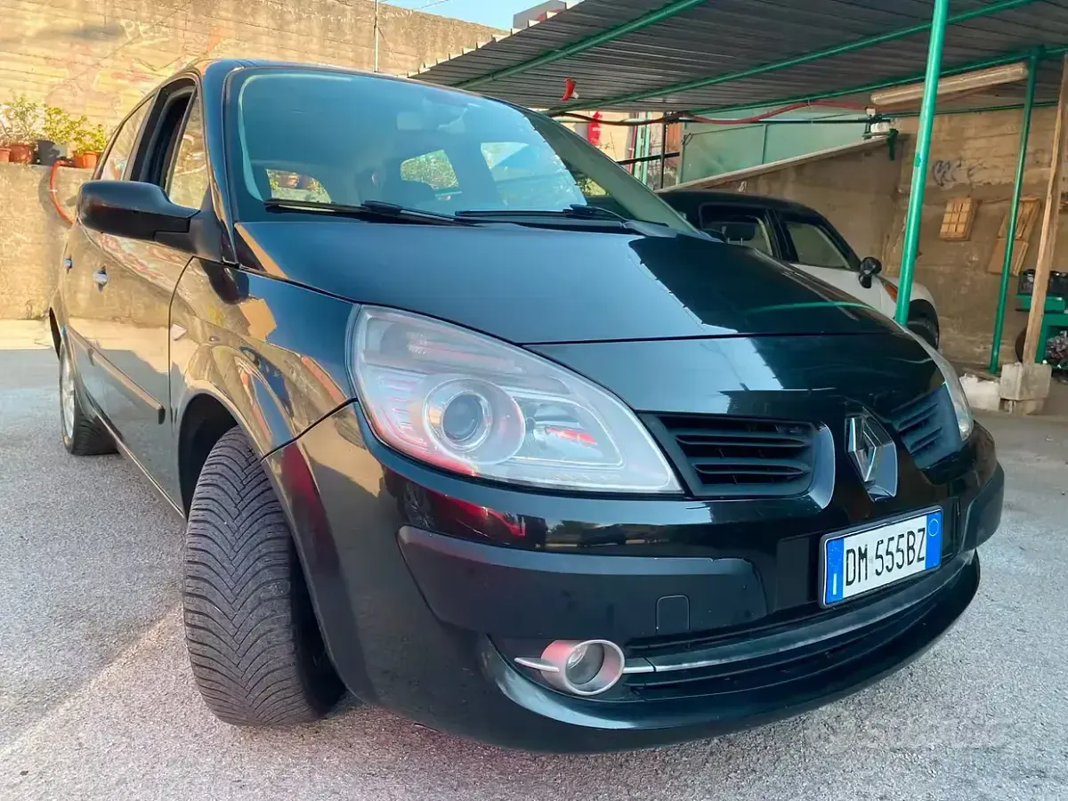 Usata Renault Scénic III 110 CV (80 kW) 2009 Nero Monovolume