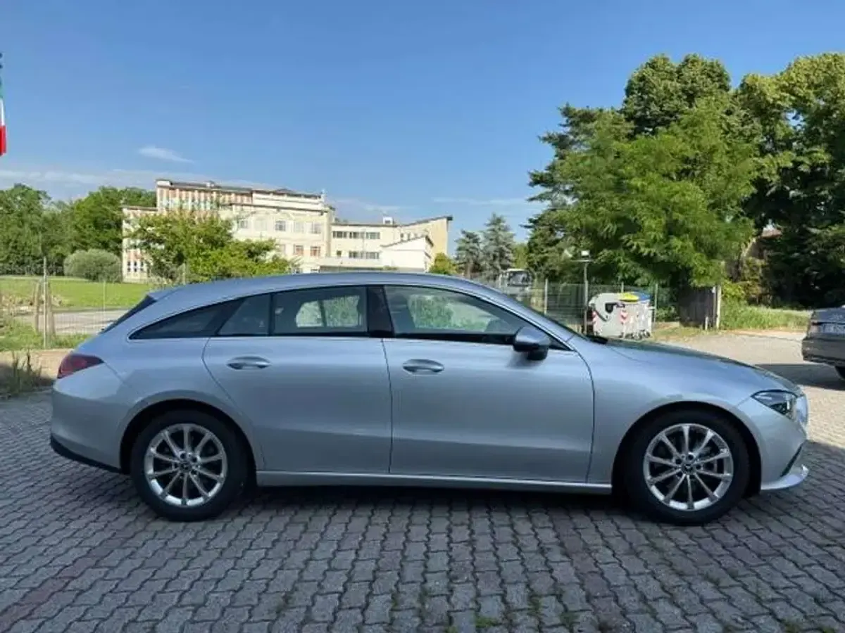 Usata Mercedes CLA200 Shooting Brake Business 150 CV (110 kW) 2022 Argento Station wagon